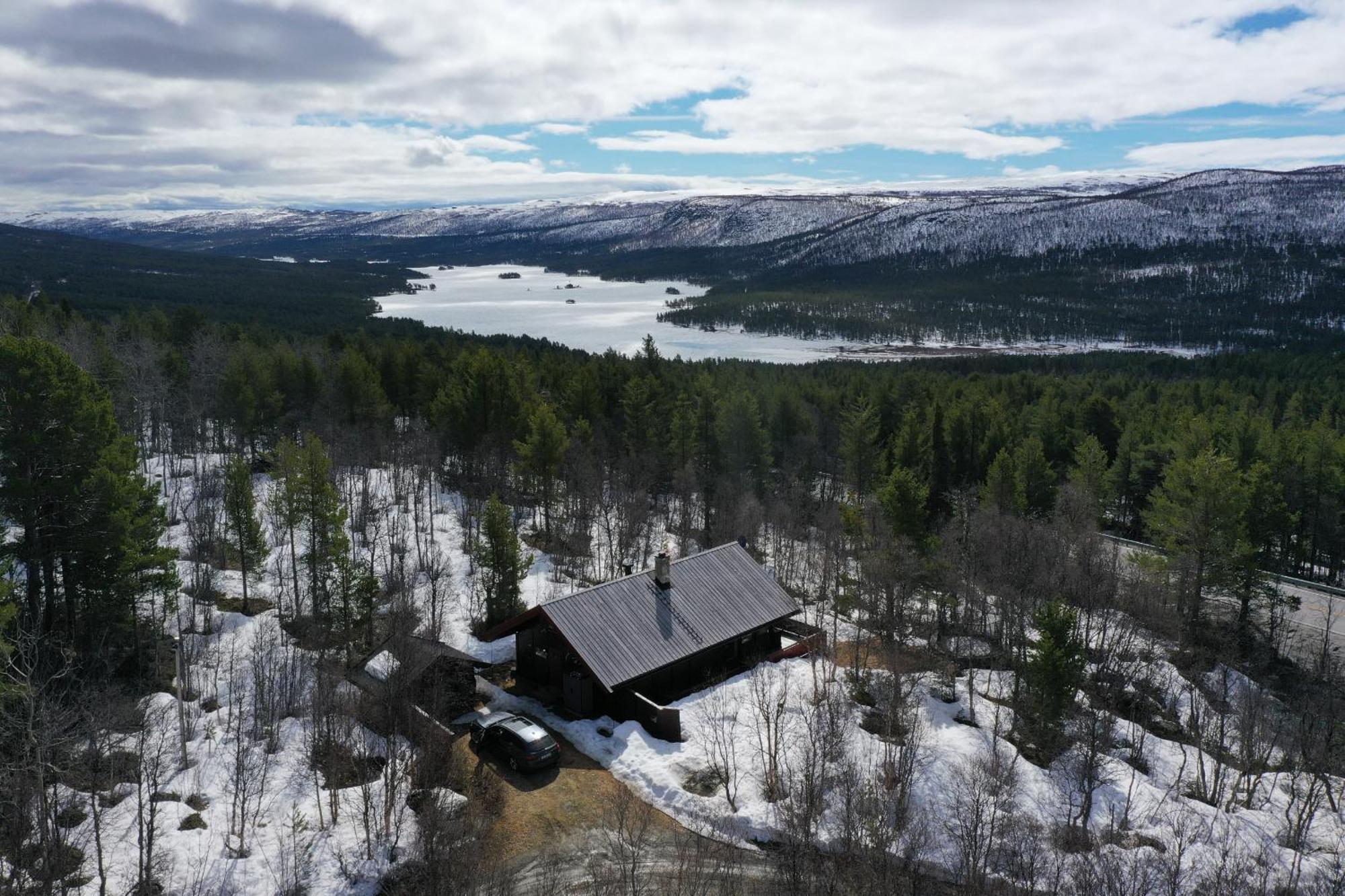 Koselig Hytte Med Usjenert Og Solrik Beliggenhet ヤイロ エクステリア 写真
